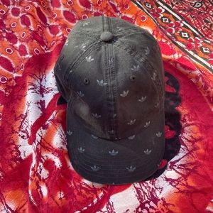 Im selling a Adidas adjustable hat. It’s black and it’s also one size.